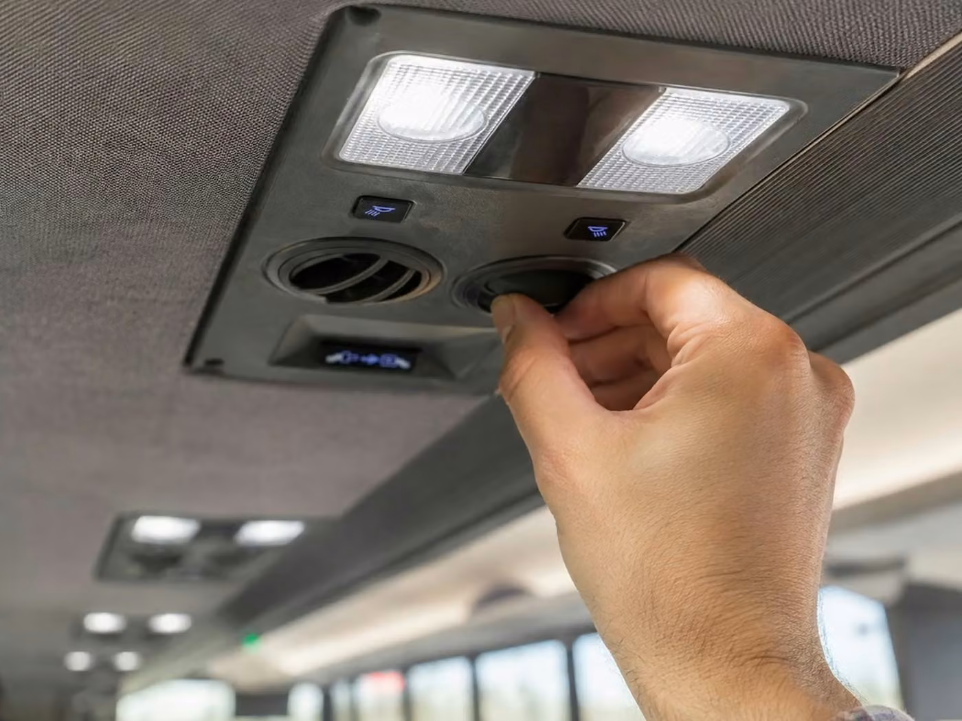 stockbridge 15 passenger minibus air conditioning