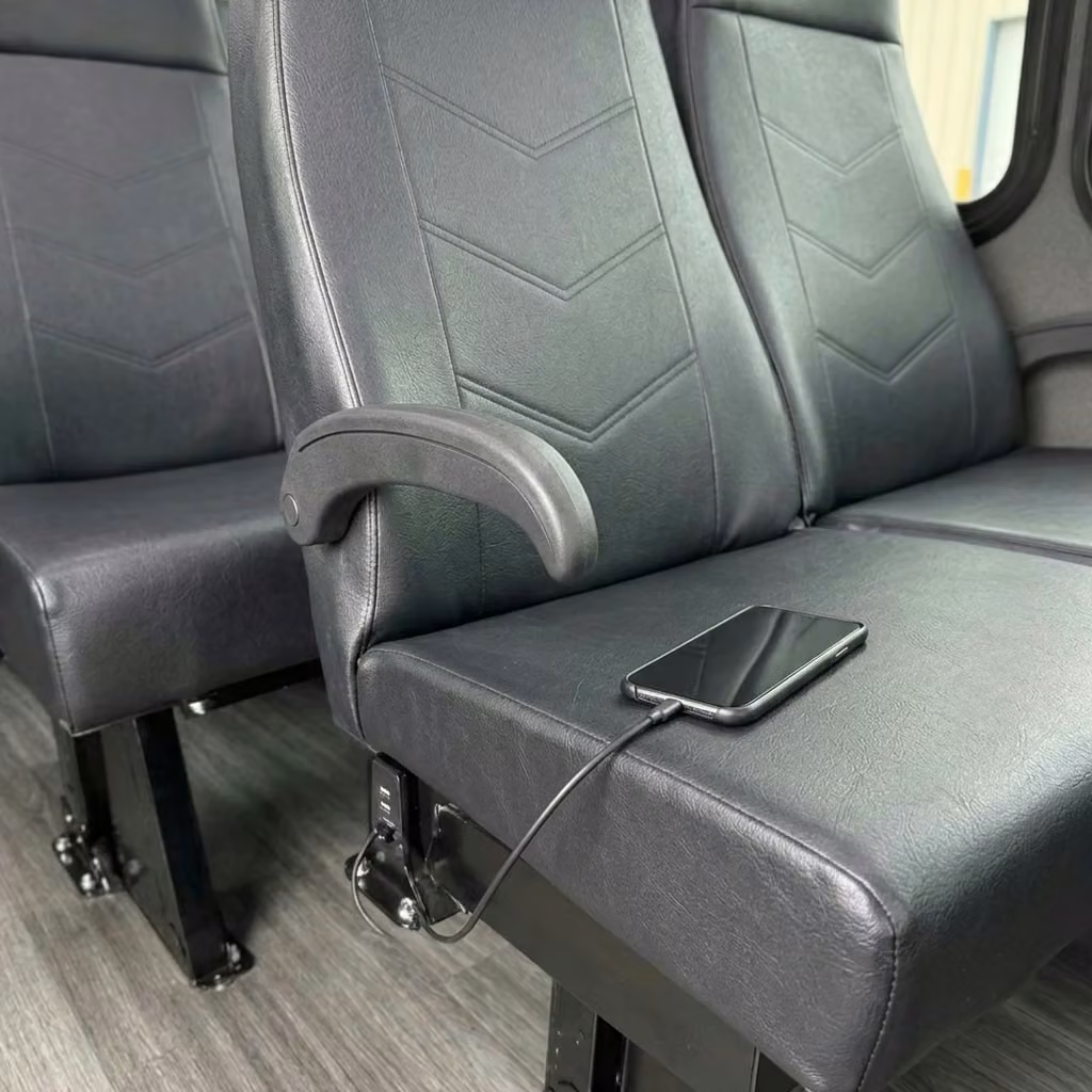 stockbridge 15 passenger minibus usb charging