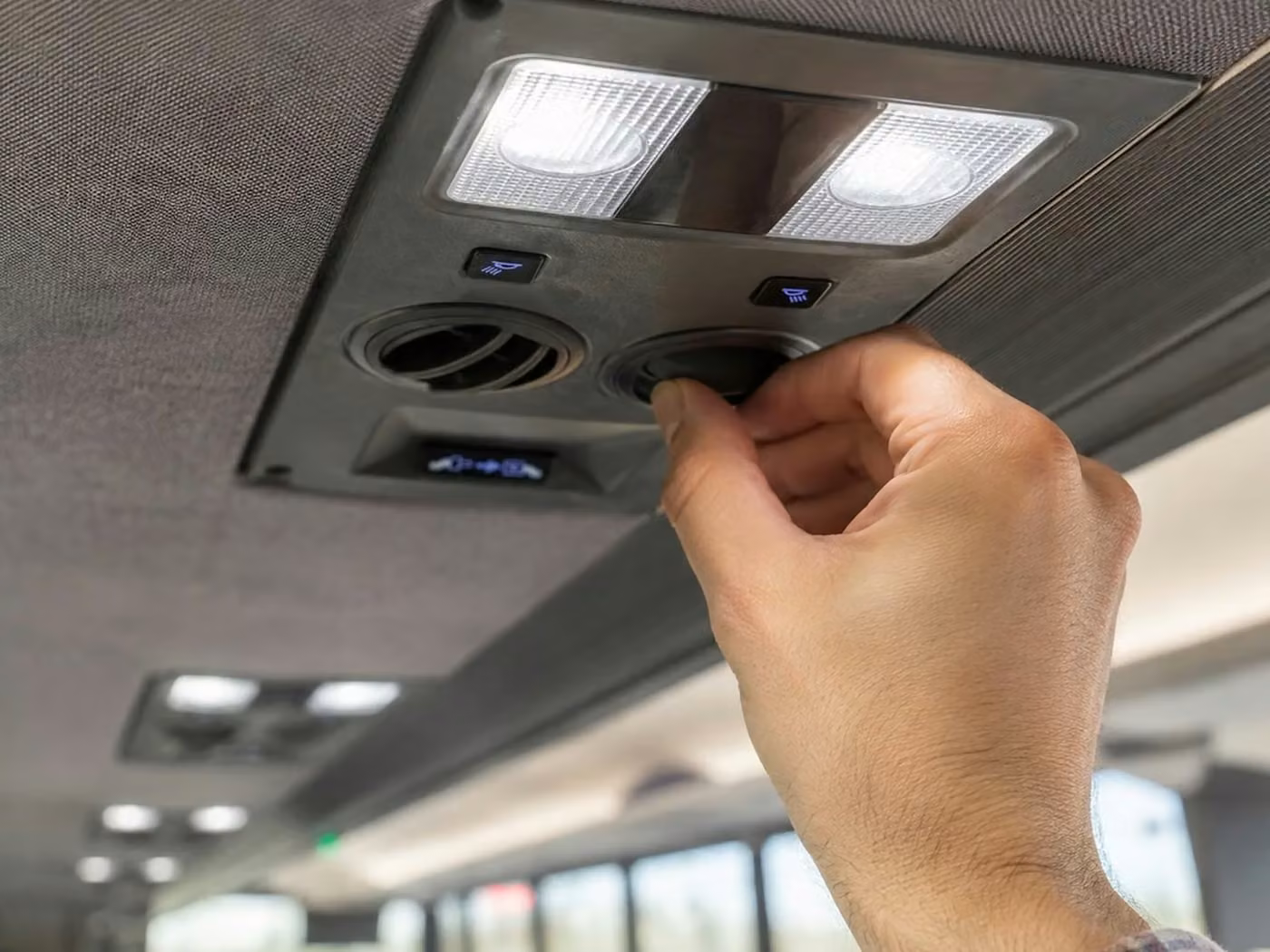 stockbridge 18 passenger minibus climate control