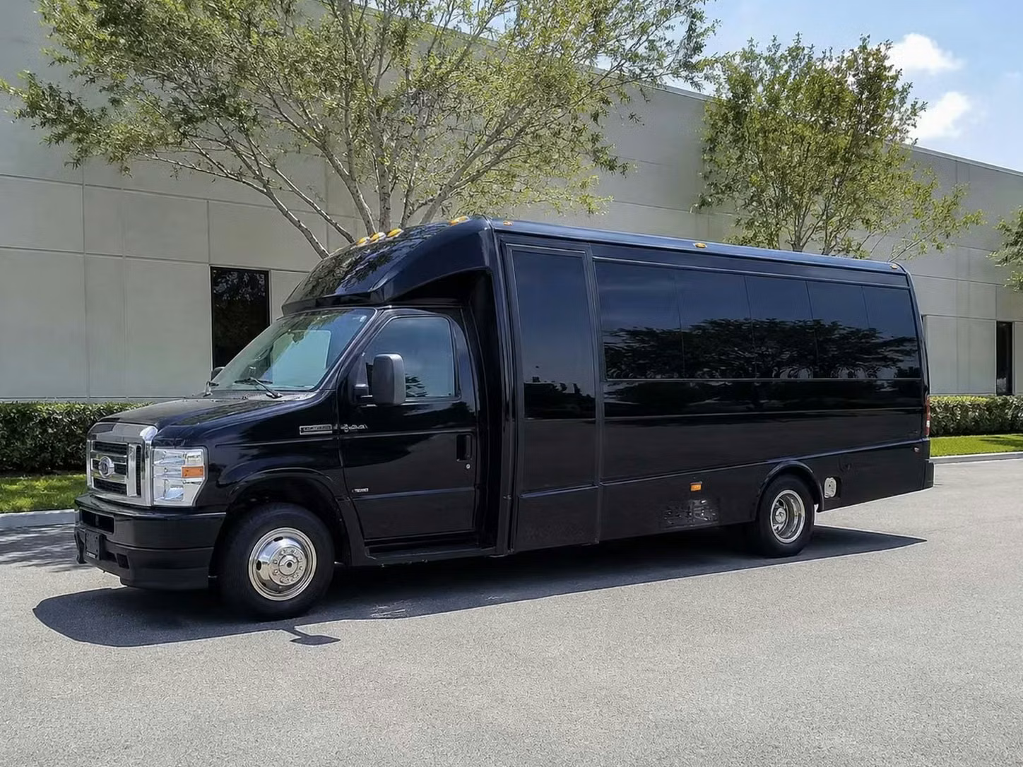 stockbridge 18 passenger minibus rental