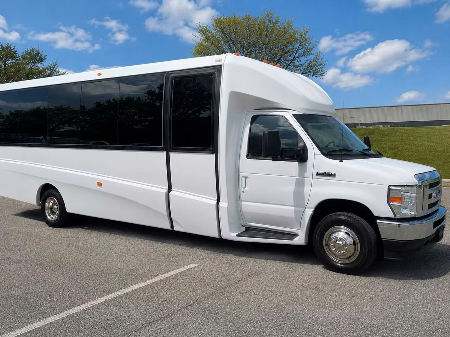stockbridge 20 passenger minibus rental
