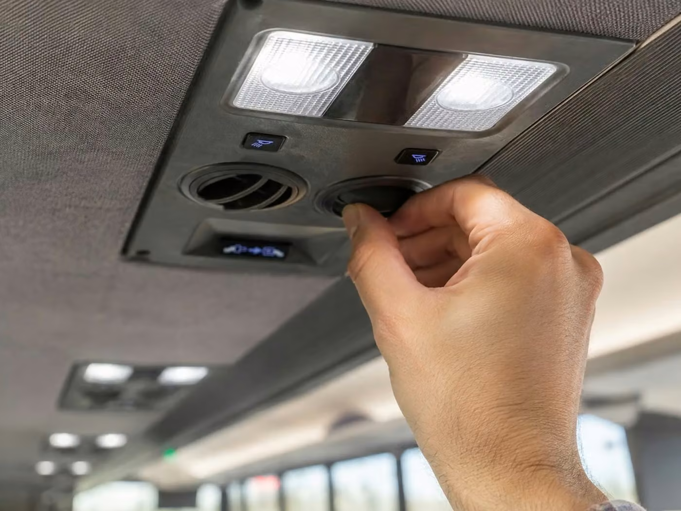 stockbridge 28 passenger minibus air conditioning