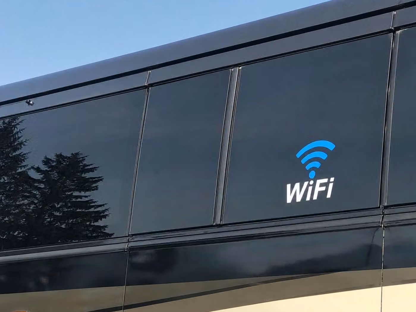 stockbridge 30 passenger minibus wifi
