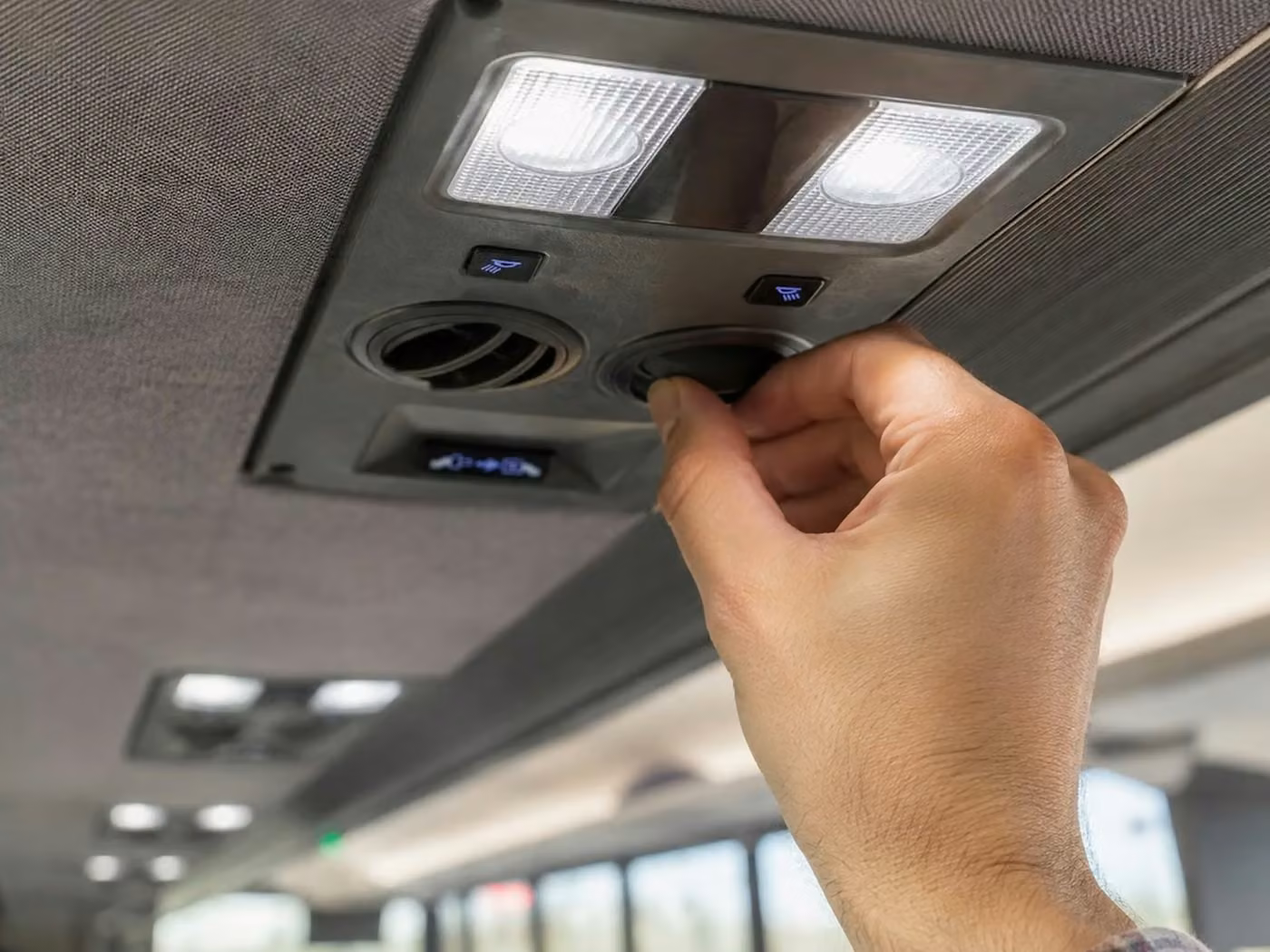 stockbridge 56 passenger charter bus air conditioning