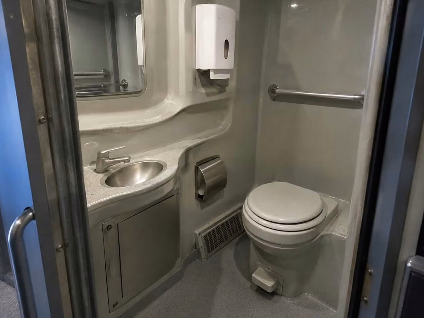 stockbridge 56 passenger charter bus onboard restroom