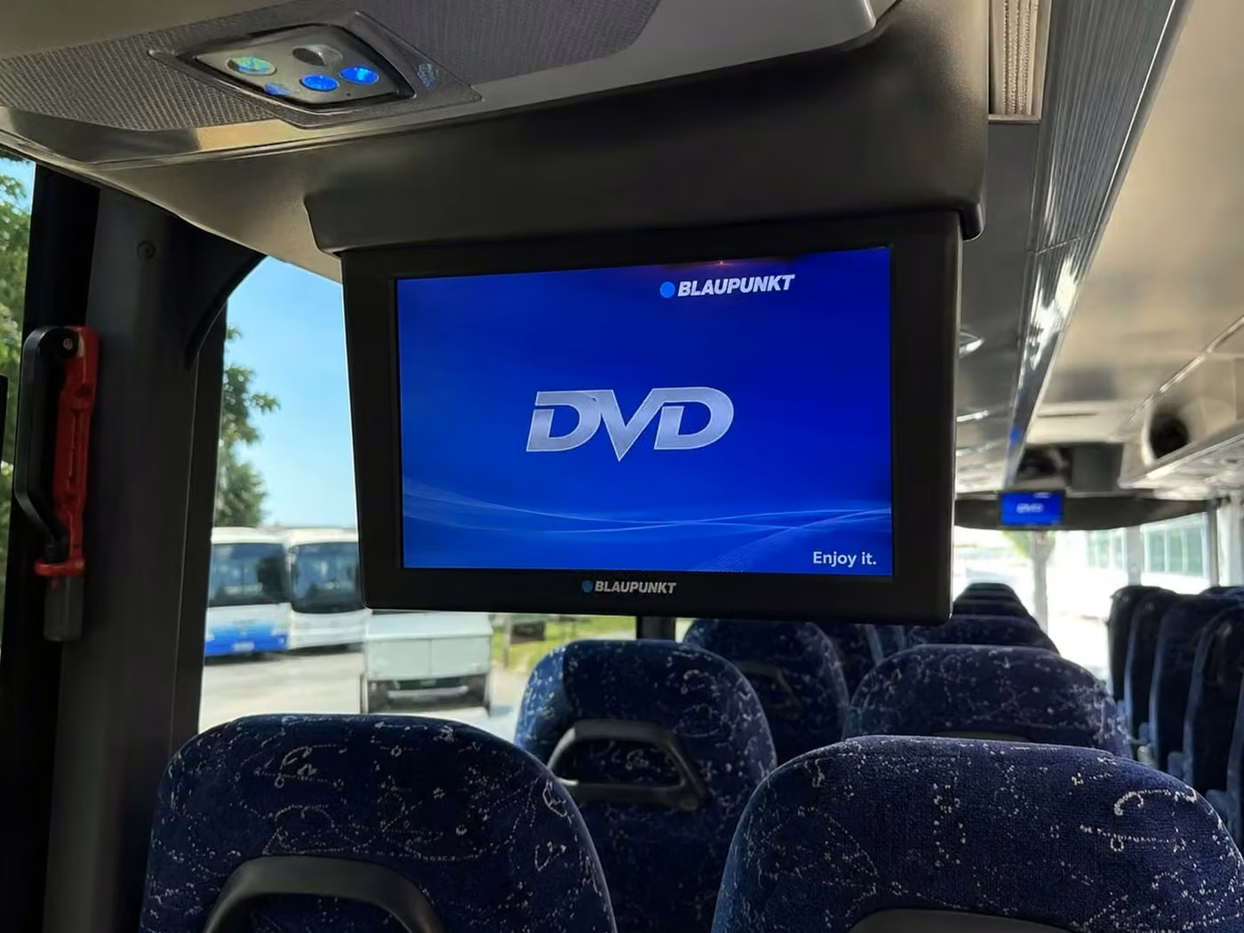 stockbridge 56 passenger charter bus tvs